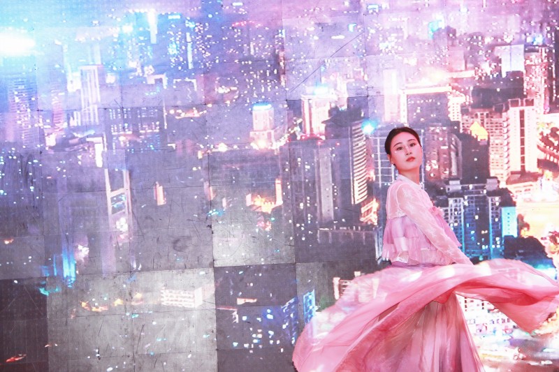 15 燈火里的中國(guó).jpg